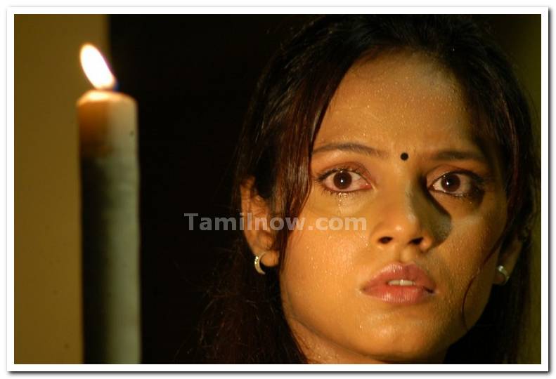 Neetu Chandra 1