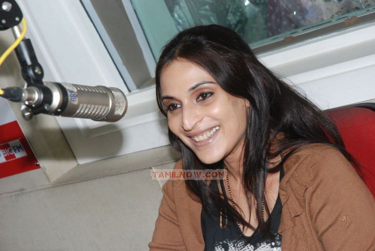Aishwarya Dhanush At Big Studio Photo 544