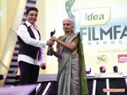 Lifetime Achievement Award For Late Balu Mahendra Received By His Wife From Kamal Hassan 589