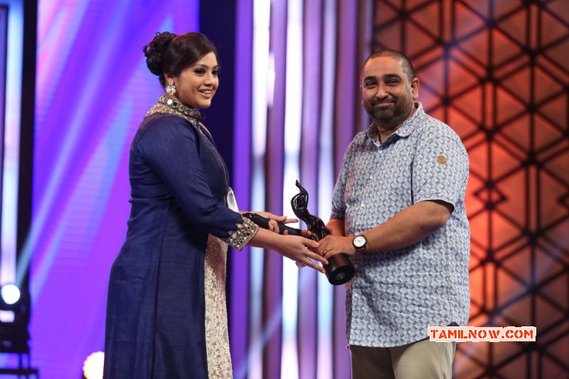 Meena At Filmfare Awards 888
