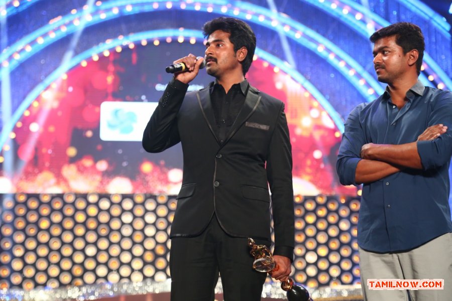 Siva Karthikeyan Ilaiyathalapathy Vijay At Vijay Awards 255