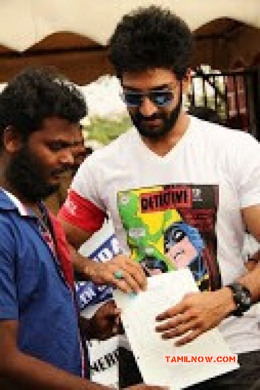 Recent Picture Actor Aadhi Donates His Eyes 7453
