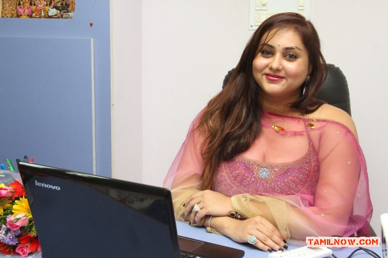 Actress Namitha Inaugurates Ksk Technologies 1671