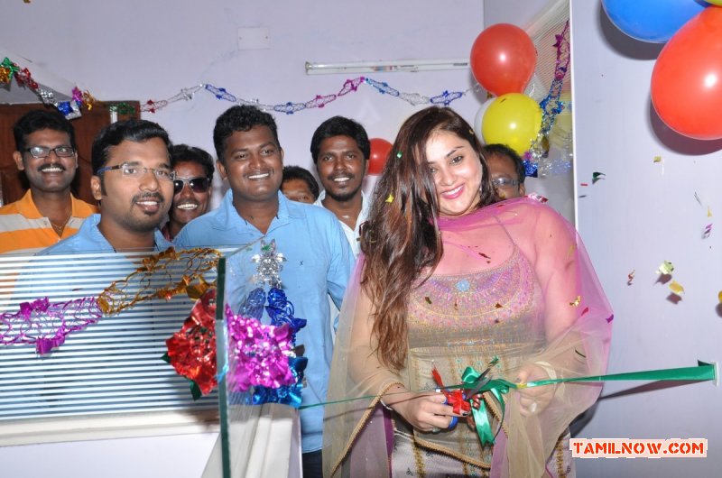 Actress Namitha Inaugurates Ksk Technologies 8328