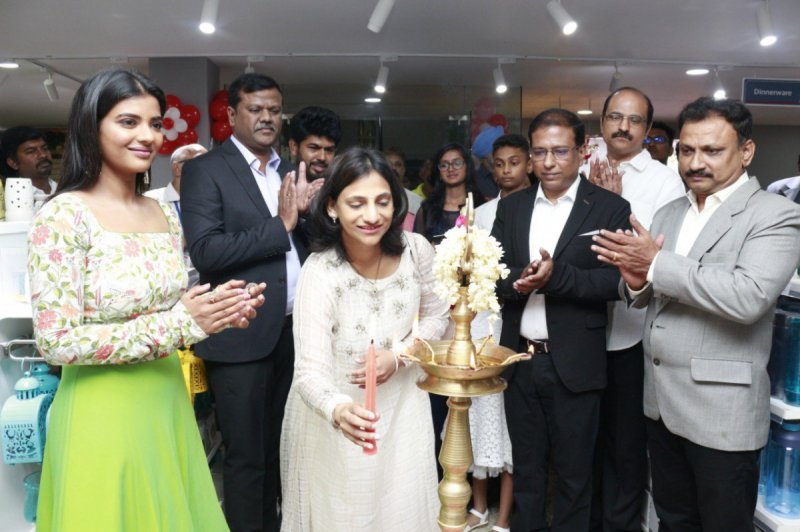 Aishwarya Rajesh Launches Grand New Home Store In Chennai Pictures 7054