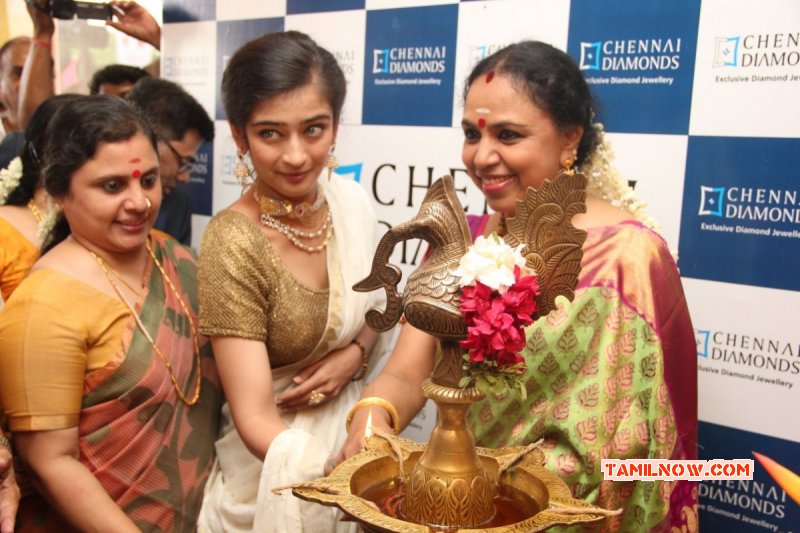 Latest Pictures Akshara Haasan Launch Diamonds Showroom 1911