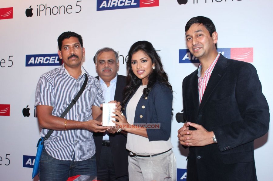 Amala Paul At I Phone 5 Launch 3073