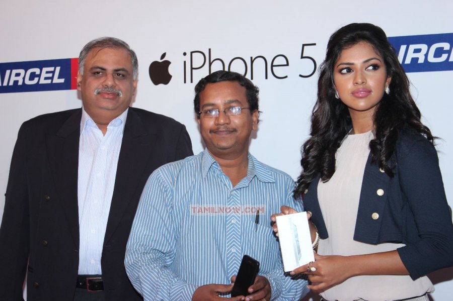 Amala Paul At I Phone 5 Launch 8419