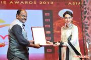 Karishma Kapoor At Asiavision Movie Awards 2013 22