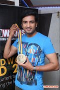 Behindwoods Gold Medals 2013 4230