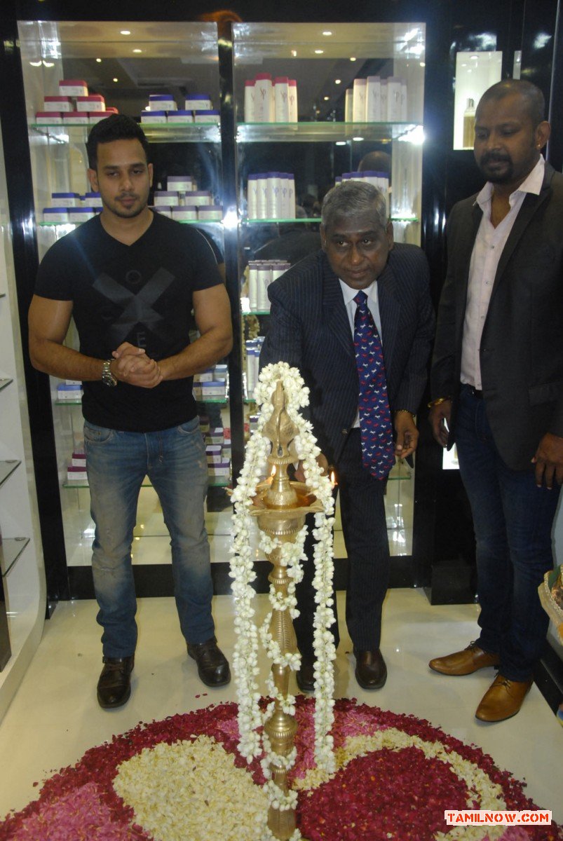Bharath At The Launch Of Essensuals Photos 6406
