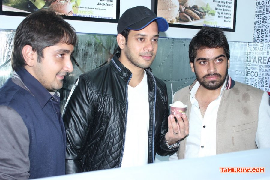 Bharath Inaugurate Natural Ice Cream 2618