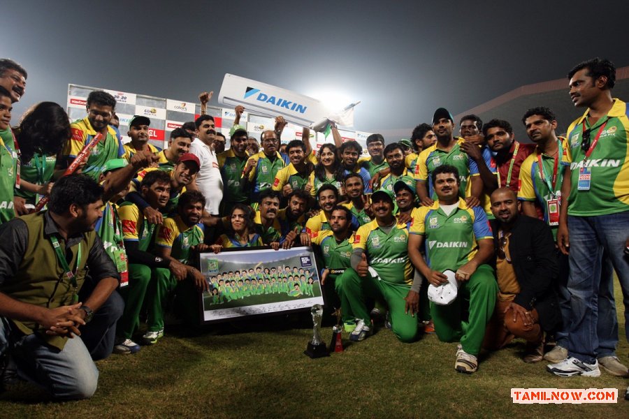 Ccl4 Kerala Strikers Wins Against Chennai Rhinos 326