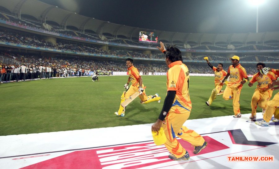 Ccl 4 Mumbai Heroes Vs Chennai Rhinos Match Photos 6329