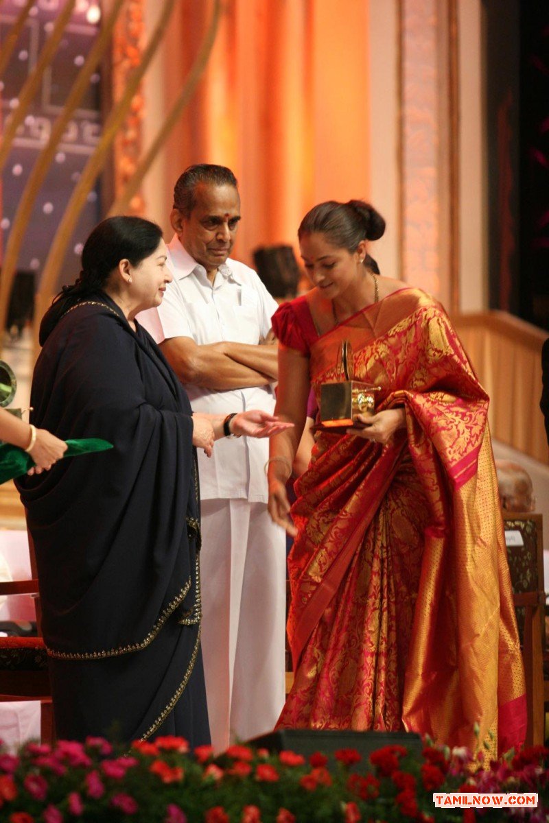 Cm Jayalaitha And Simran At 100 Years Of Indian Cinema 706