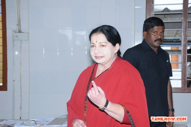 Tn Chief Minister J Jayalaitha Casting Her Vote 986