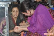 Jyothika Consoling Preetha And Sridevi 376