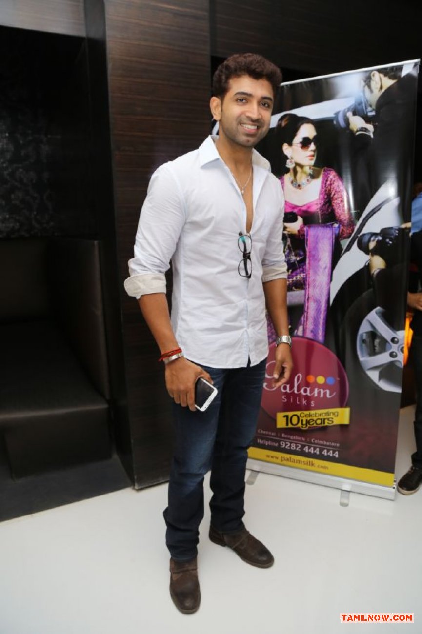 Arun Vijay At Chennai Express Premiere Show 813