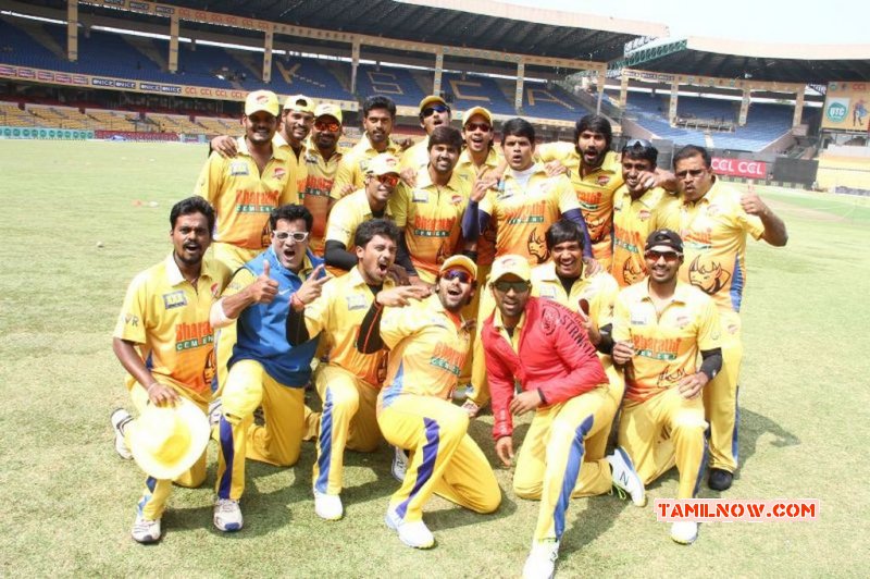 Tamil Movie Event Chennai Rhinos Vs Bangalore Match Jan 2015 Photo 1484