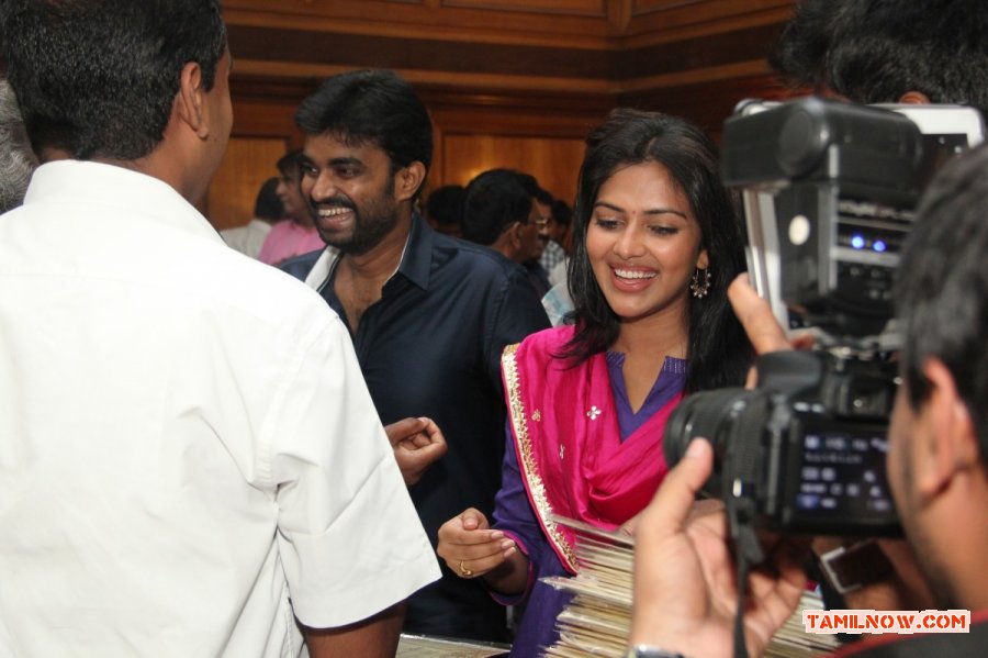 Director Vijay And Actress Amala Paul Press Meet Stills 884
