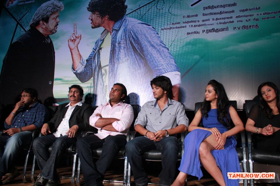 Ennamo Etho Movie Pressmeet 8492