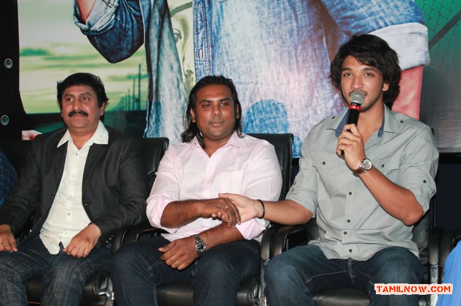 Ennamo Etho Movie Pressmeet Photos 1239