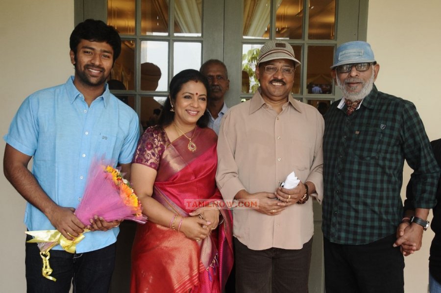 Shanthanu Poornima Bhagyaraj Balu Mahendra 275