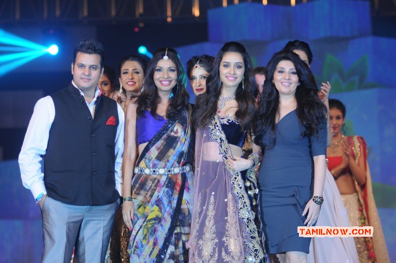 Photo Sushmita Shraddha Aditi Huma Neetu Showstopper 944