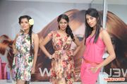 Janani Iyer Essensuals Salon Launch 3084