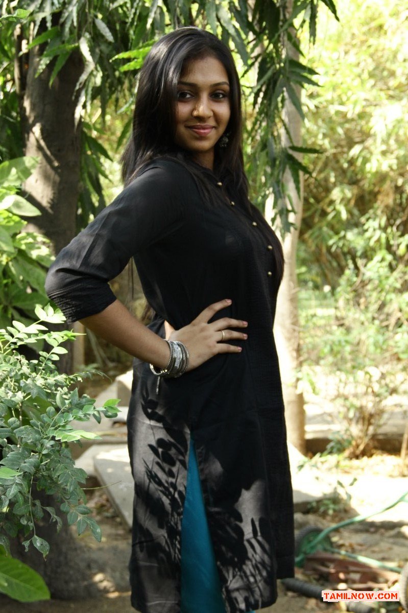 Jigarthanda Pressmeet Lakshmi Menon 16