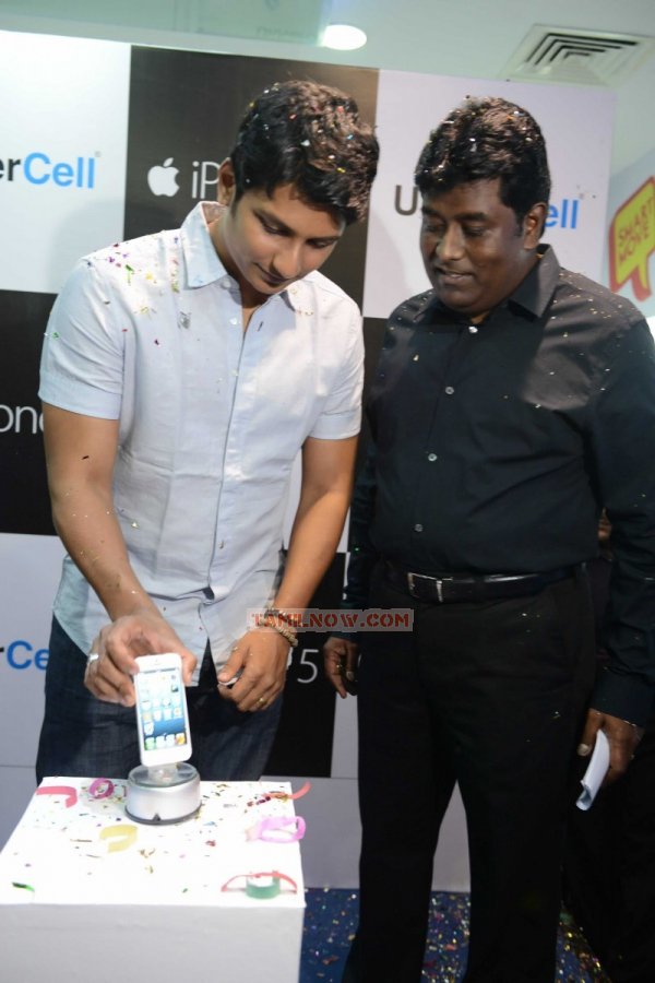 Jiiva Launches Apple Iphone Stills 4429