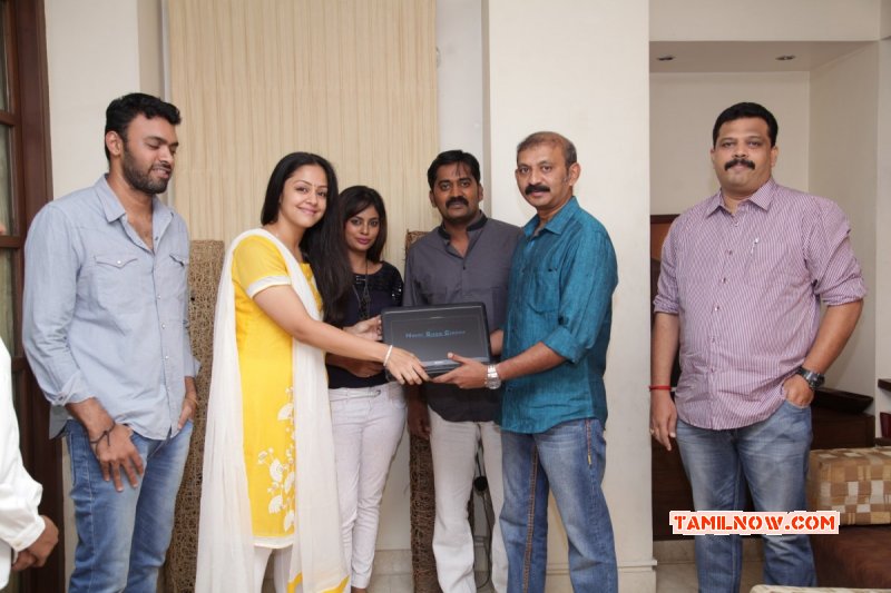 2015 Pic Jyothika Launches Uppukaruvadu Teaser Tamil Event 8205