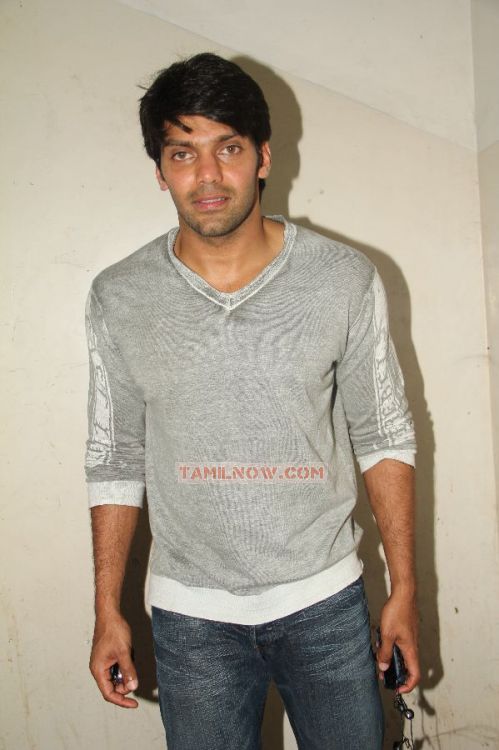 Arya At Kadhalil Sodhappuvathu Yeppadi Audio 703