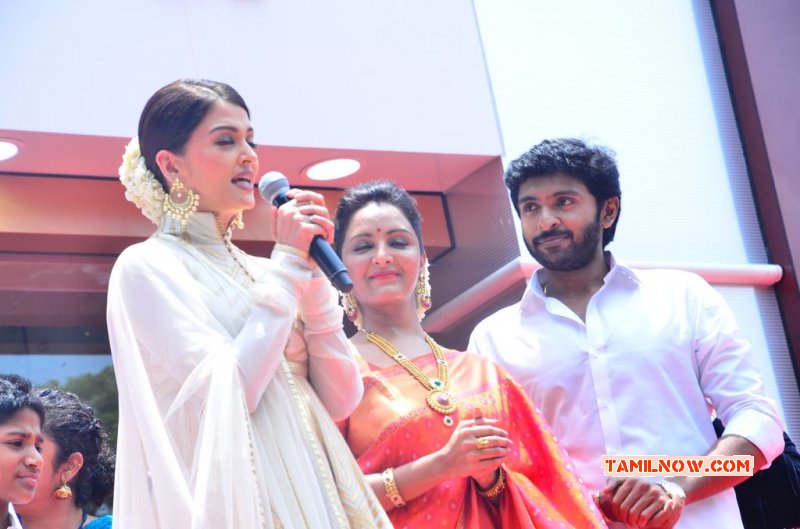 Aishwarya Rai Manju Warrier Vikram Prabhu Latest Pic 222