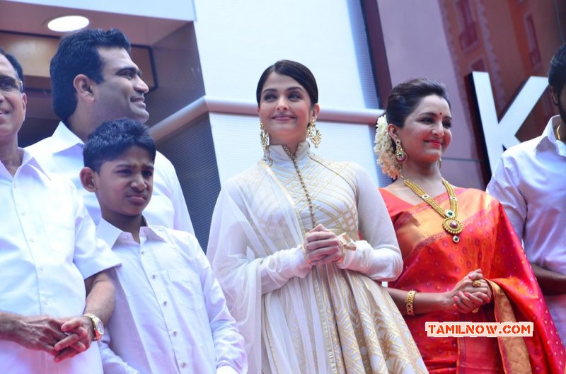 Apr 2015 Pics Kalyan Jewellers Chennai Showroom Launch 338