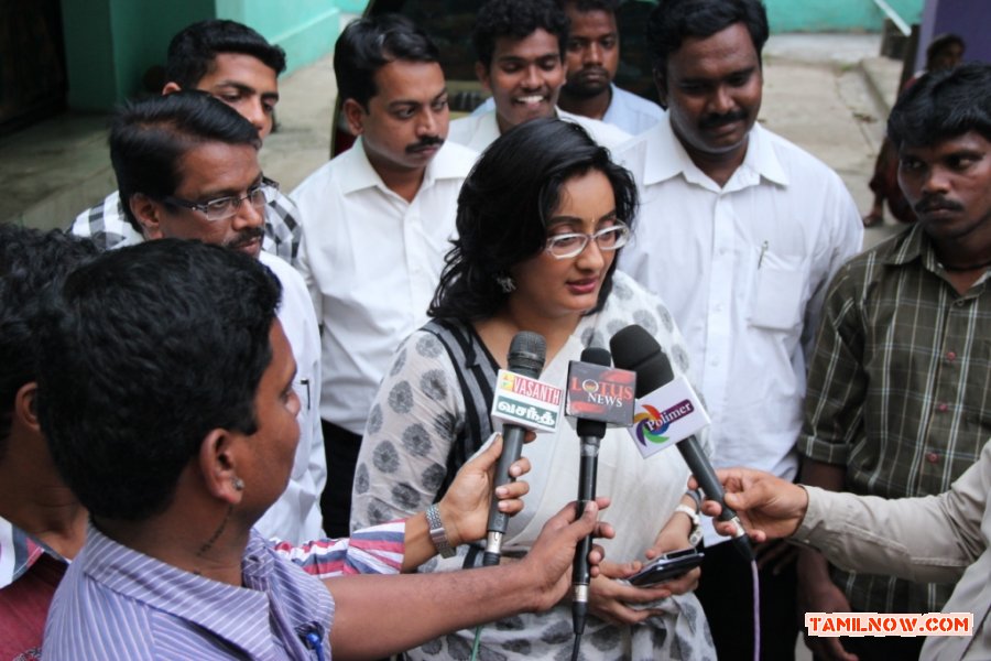 Kanaka Pressmeet At Her Residence 5710