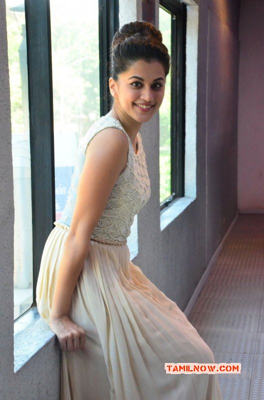 Taapsee At Kanchana 2 Special Show Latest Photo 896