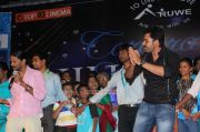 Karthi Dancing With Aruwe Homeless Children 6221