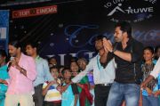 Karthi Dancing With Aruwe Homeless Children 6221