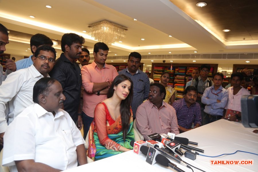 Lakshmirai Inaguarates Shreeniketan Showroom Annanagar Stills 7925