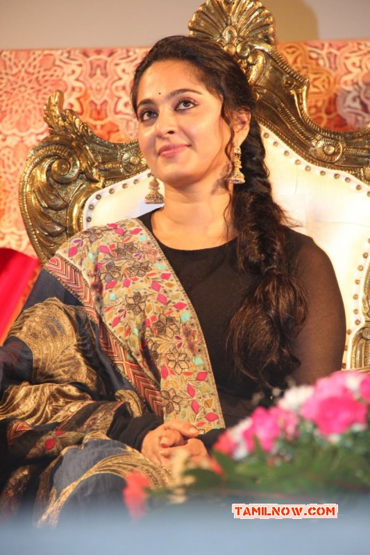 Photo Actress Anushka Shetty At Lingaa Audio Launch 480