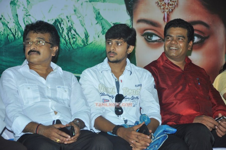 Madhavanum Malarvizhiyum Audio Launch Stills 1456