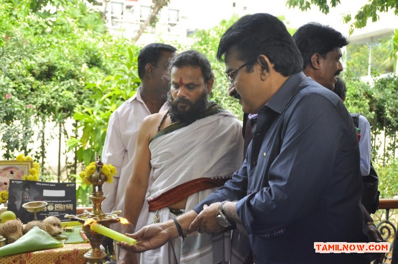 Nadu Iravu Pooja Stills 4026