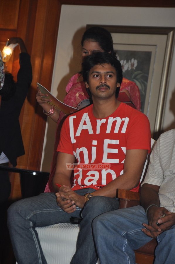 Nalanum Nandhiniyum Movie Launch Photos 9833