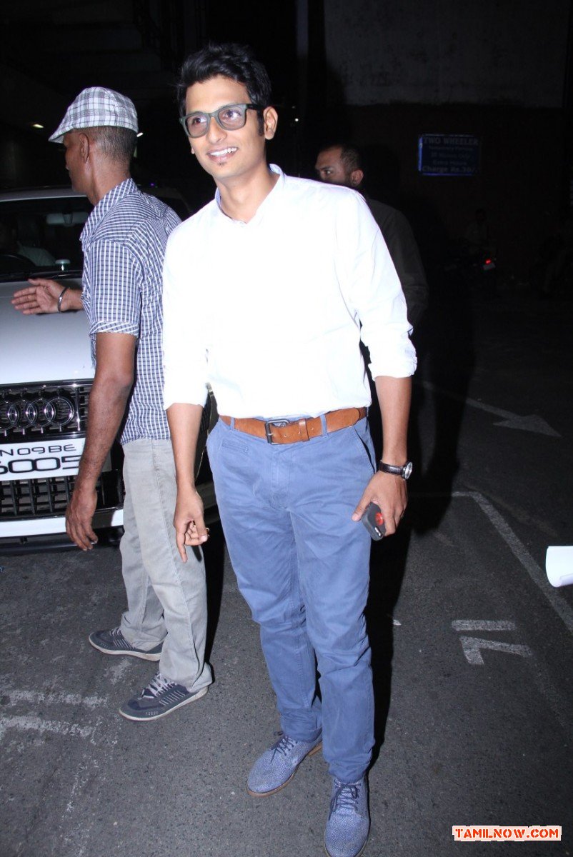 Jeeva Arriving At Nambiar Audio Launch 955