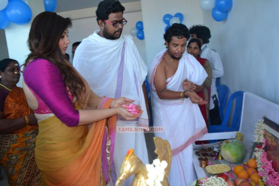 Namitha Launches Womens Fitness Centre Keepit Stills 2760