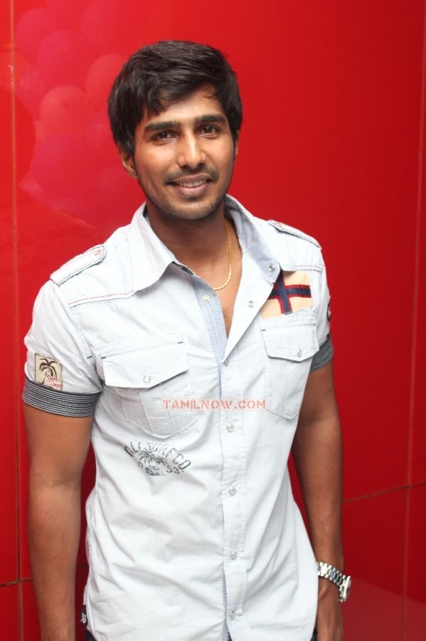 Vishu At Neerparavai Audio Launch 713