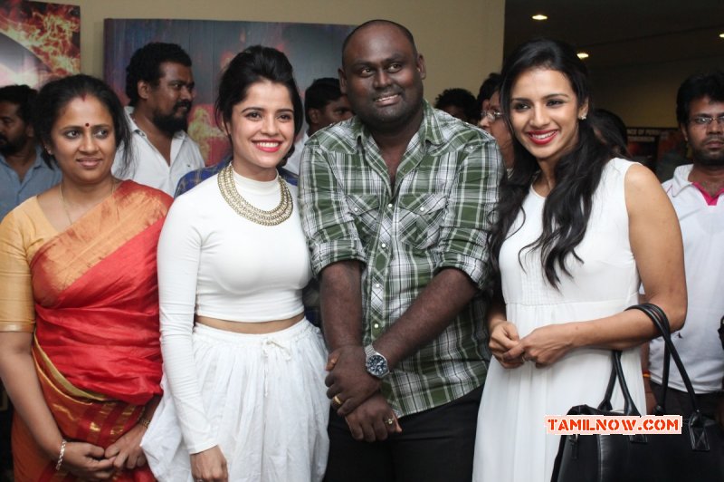 Latest Gallery Tamil Movie Event Nerungi Vaa Muthamidathe Premiere Show 3663