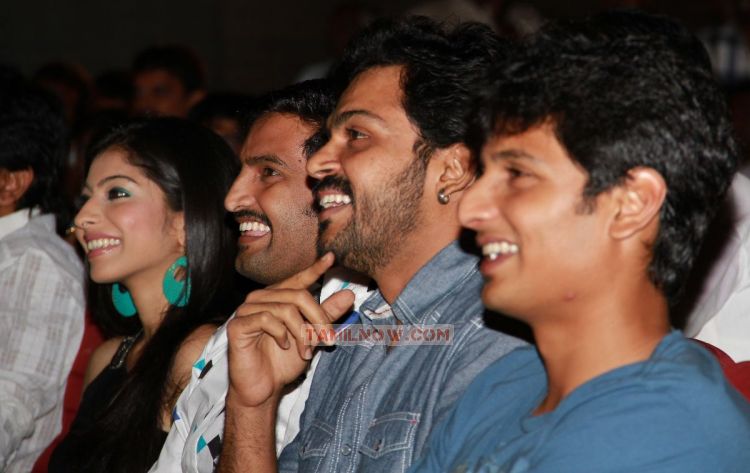 Santhanam Karthi And Jeeva 570