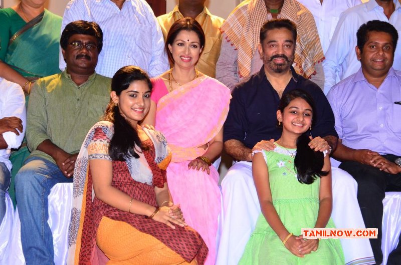 New Pic Kamalhasan Gowthami Niveda Esther 740